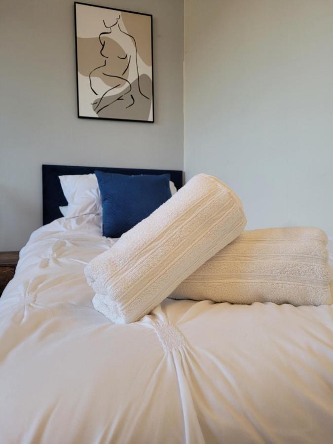4-Bedroom Home Near Ema, Sleeps 6 Castle Donington Εξωτερικό φωτογραφία